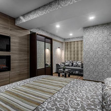 Apartment In The Center! Panoramic Windows! Fireplace! 키시나우 외부 사진