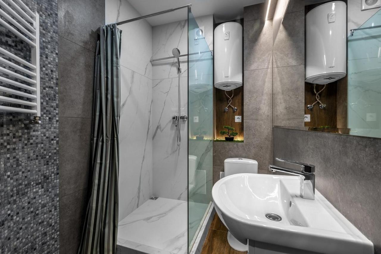 Apartment In The Center! Panoramic Windows! Fireplace! 키시나우 외부 사진