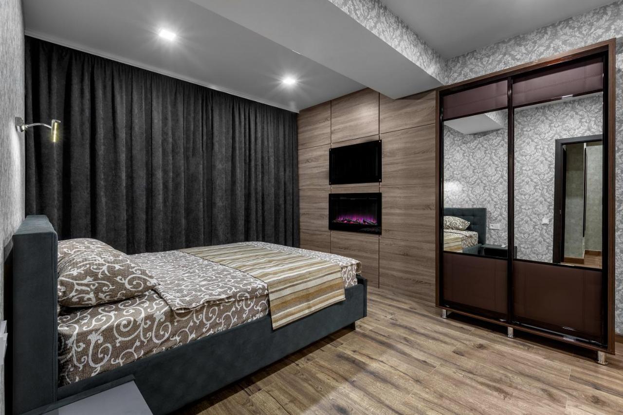 Apartment In The Center! Panoramic Windows! Fireplace! 키시나우 외부 사진