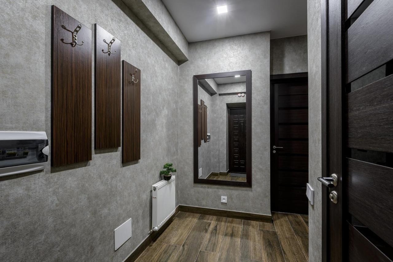 Apartment In The Center! Panoramic Windows! Fireplace! 키시나우 외부 사진